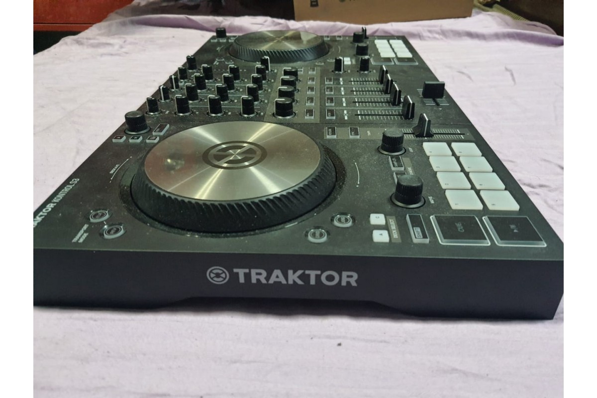 Native Instruments Traktor Kontrol S3 (Pre-Owned)